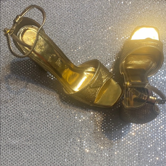 Elegant Gold Women's Heels - Picture 2 of 6